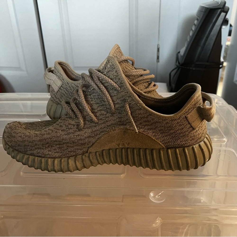 Adidas Yeezy boost moon rock